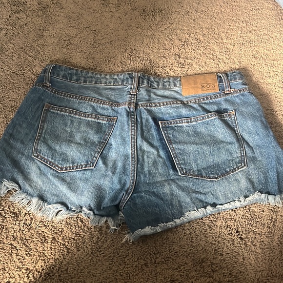womens denim shorts - Picture 2 of 3